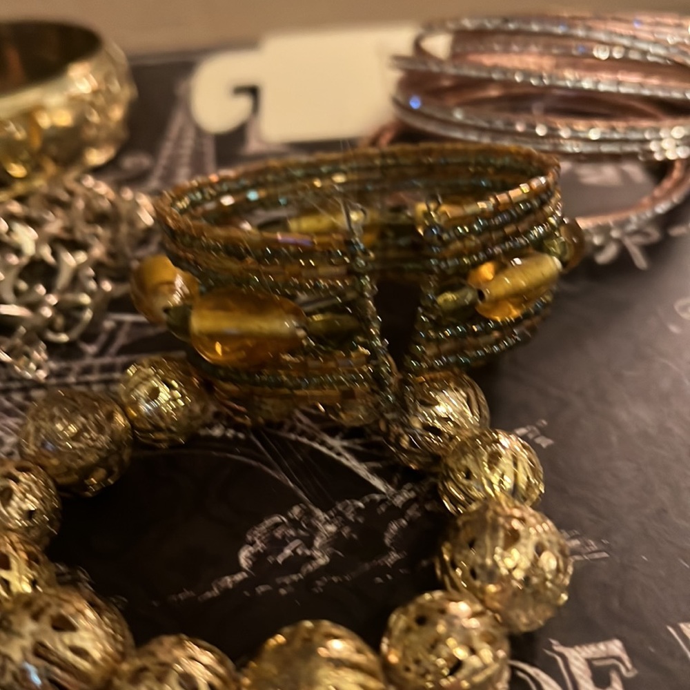 Vintage Bracelets Assorted (all included) - Picture 7 of 11